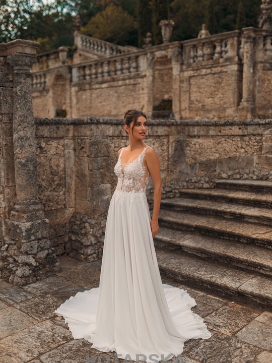 Brautkleid mit transparentem Spitzenoberteil und fließendem Chiffonrock, Second Love Auswahl der Herzspinnerei Ettlingen